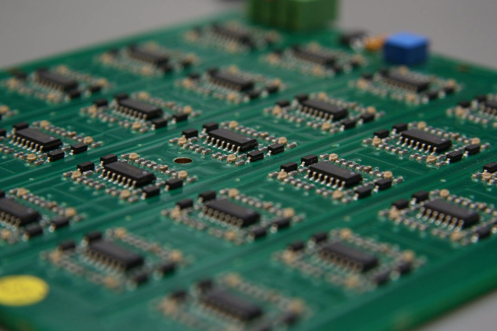 Aufbau und Inbetriebnahme eines Elektronik-Prototyps